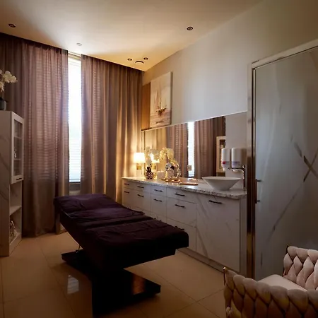 אכסניה Imperiall Resort&medispa-domki Premium *