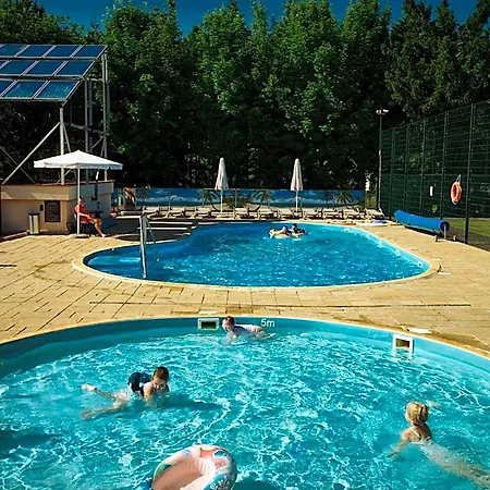Imperiall Resort&medispa-domki Premium بيت خشبي *